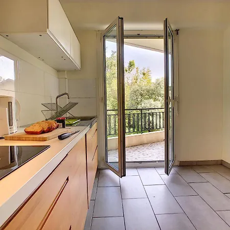 Nestor&Jeeves - SOLAR - By sea - Garden View - Balcony Apartment